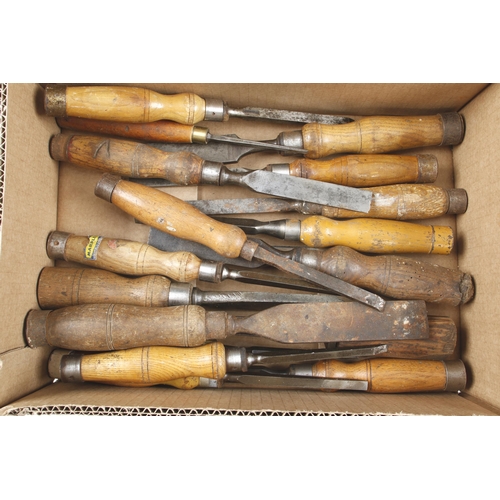 729 - 40 chisels and gouges G