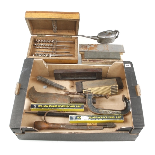 80 - A box of tools G