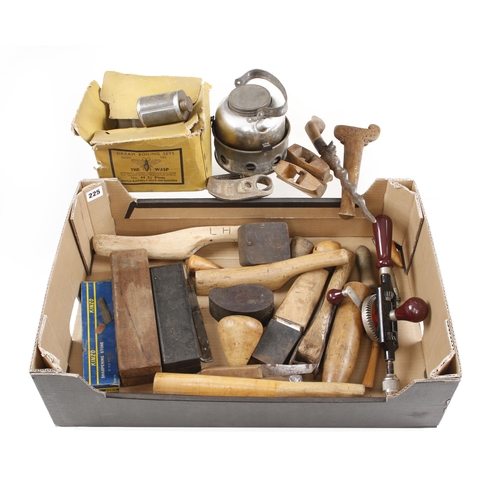 225 - A box of tools G