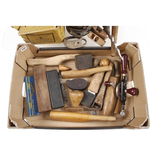 225 - A box of tools G