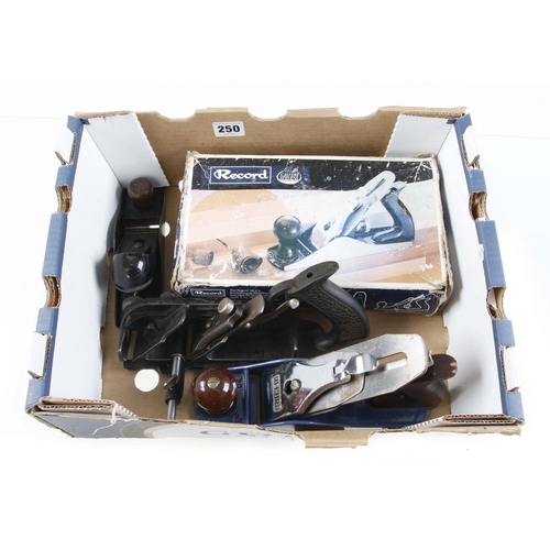 250 - A little used RECORD/MARPLES No 04 smoother in orig box, a STANLEY No 98 and USA No 220 block plane ... 