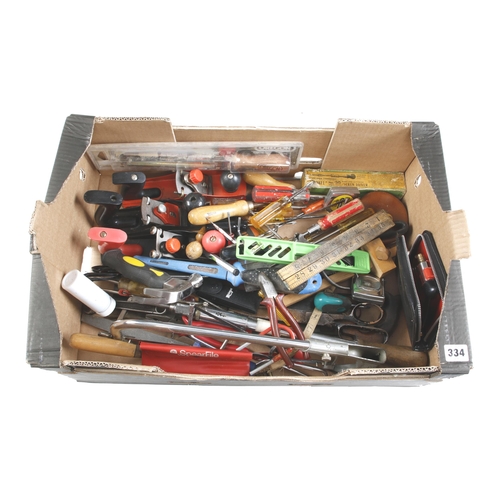 334 - A box of modern tools G+