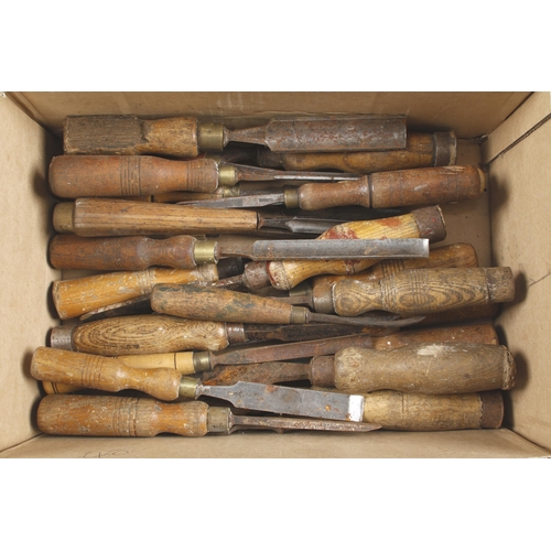 651 - 40 chisels and gouges G