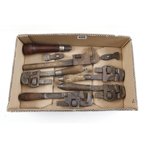 656 - Seven adjustable wrenches and a tool handle G