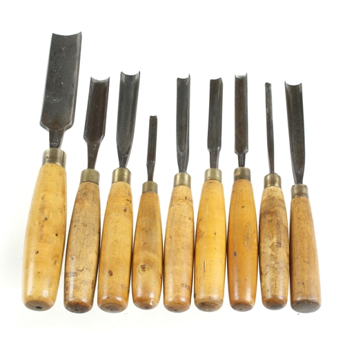 671 - Nine boxwood handled gouges G+