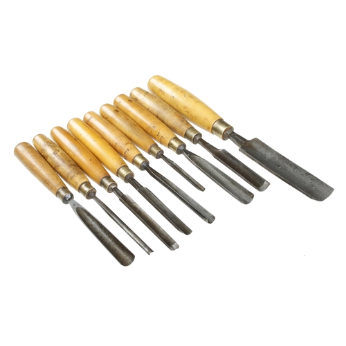 671 - Nine boxwood handled gouges G+