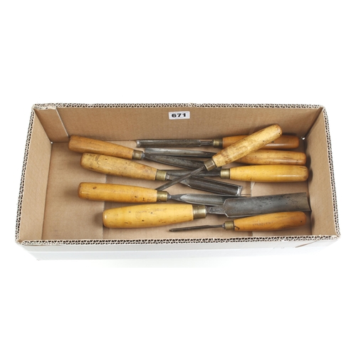 671 - Nine boxwood handled gouges G+