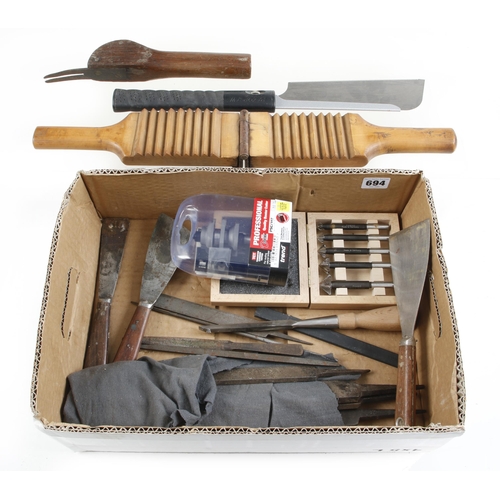 694 - A box of tools G