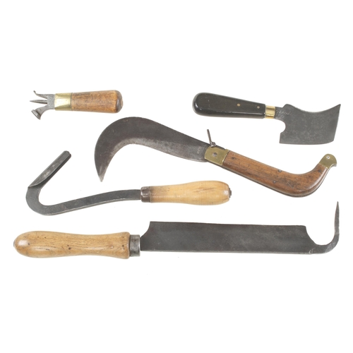 70 - Two timber scribes and 3 knives G+