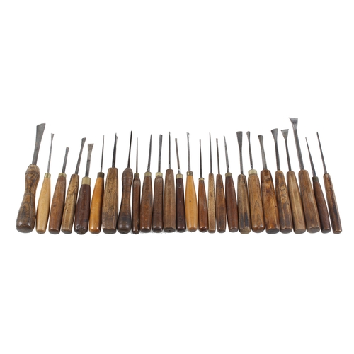 802 - A 6 drawer chest containing 102 carving tools and 6 handled shapes G+