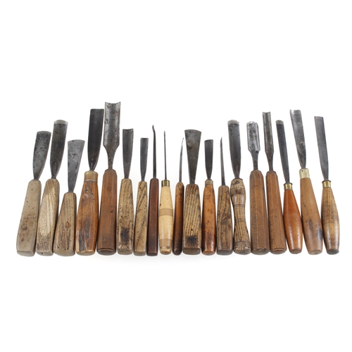 802 - A 6 drawer chest containing 102 carving tools and 6 handled shapes G+