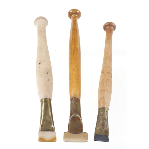 839 - Three agate burnishing tools G++