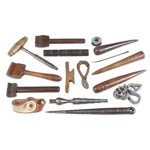 841 - A kit of sailmaker's and rigger's tools incl. fids, serving mallets, palm etc in canvas carrying bag... 