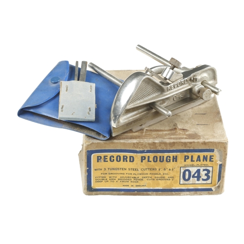 872 - An unused RECORD No 043 plough plane with cutters in orig box F