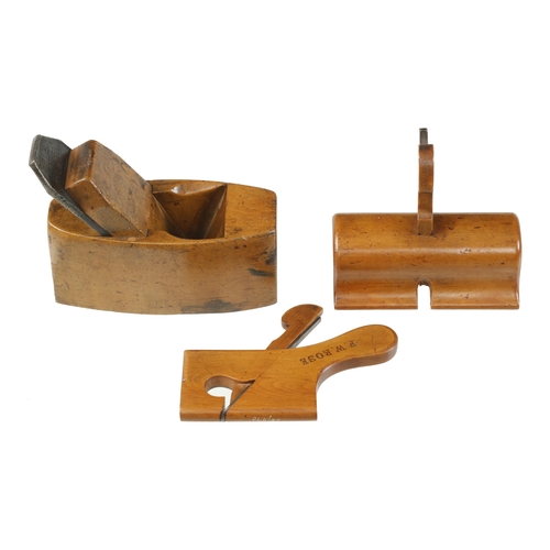 927 - A small boxwood smoother and two miniature boxwood planes G++