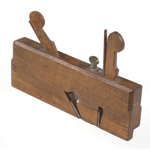 932 - A little used dado plane by IOHN GREEN  (mark G++) G++