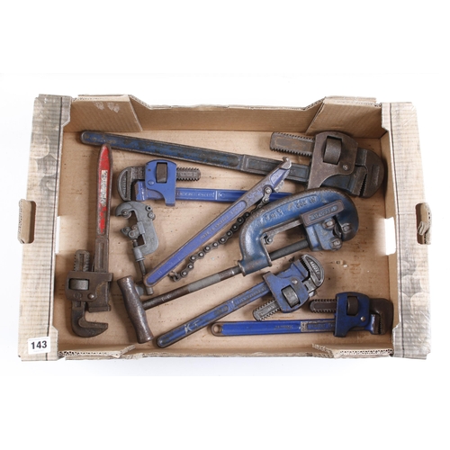 143 - Five Stilson type wrenches, a chain wrench and two pipe cutters G+