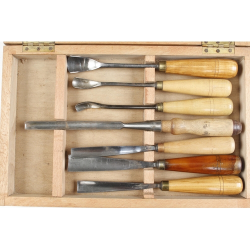 154 - A user set of 7 large carving tools G+