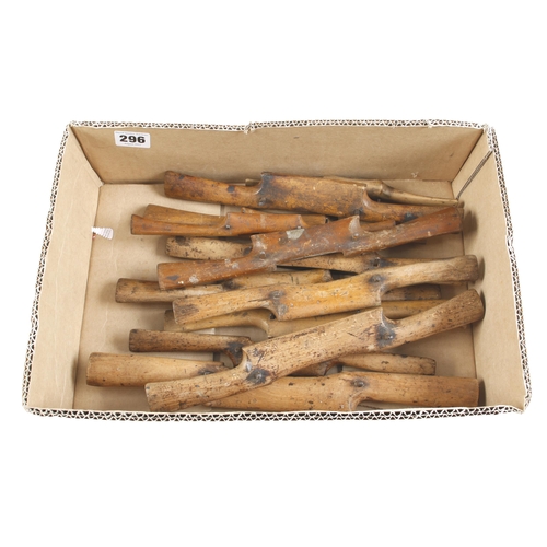 296 - 12 beech and boxwood spokeshaves G