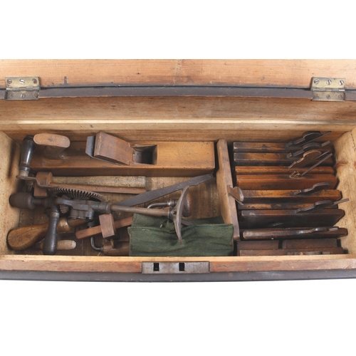 372 - A carpenter's pine tool box 33