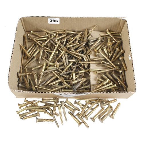 396 - Quantity of mixed brass screws G+