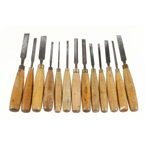 501 - 13 chisels with boxwood handles G+