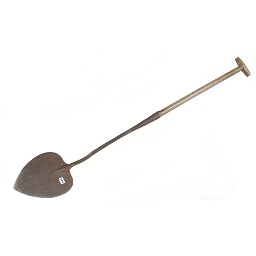 524 - A turfing spade by ELWELL G+