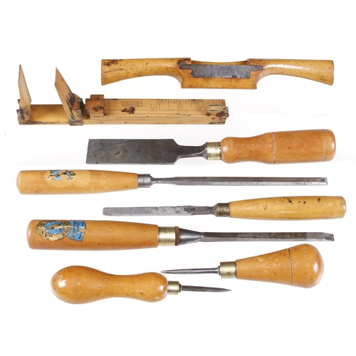 581 - A boxwood shoe measure, boxwood spokeshave, 4 chisels etc all with boxwood handles G++