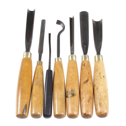 582 - Six carving tools with boxwood handles and another G+