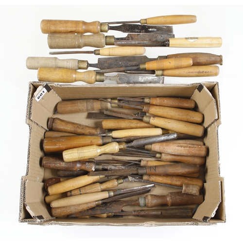 601 - 40 chisels, gouges and carving tools with two mallets G