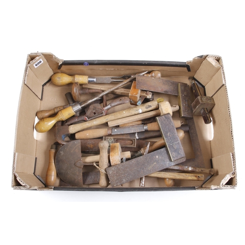 606 - A box of tools G