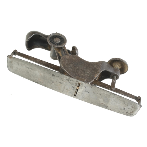 643 - A STANLEY No 113 circular plane with side wheel adjuster G