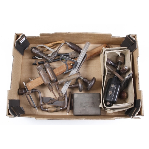 647 - A box of tools G