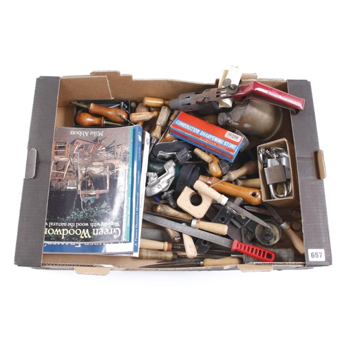 657 - A box of tools G