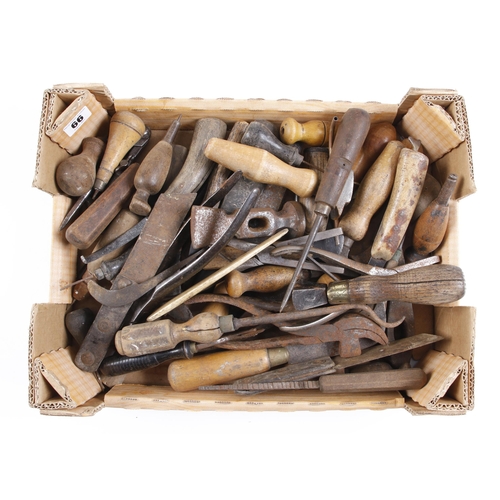 66 - Quantity of leather worker's tools G