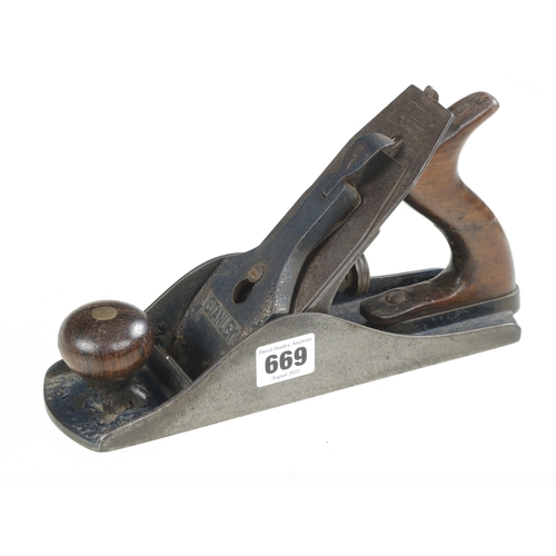 669 - An early STANLEY No 4 1/2 pre adjustable frog smoother, crack to handle and Record iron G