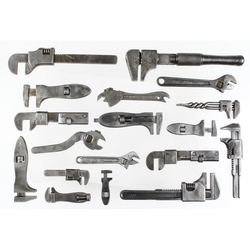 689 - A collection of 19 adjustable wrenches G+