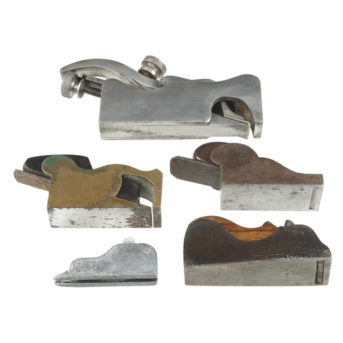 715 - A steel soled brass bullnose plane (pitting to sole) two small steel chariot planes and two others G... 