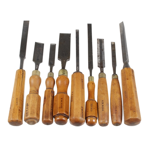 721 - Nine chisels with boxwood handles G+