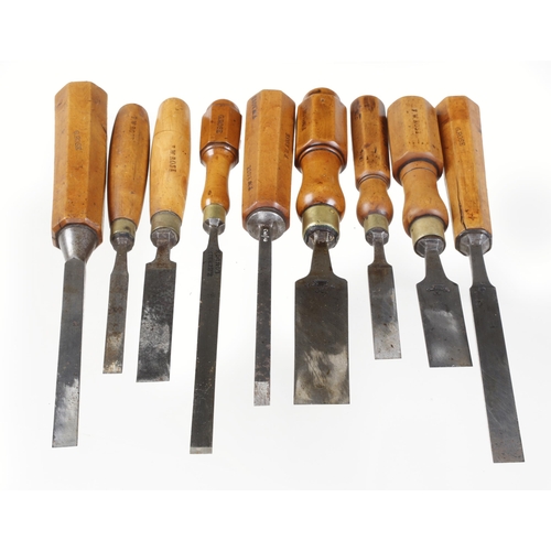 721 - Nine chisels with boxwood handles G+