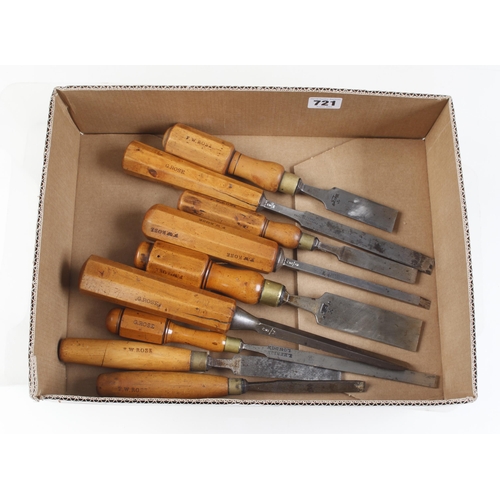 721 - Nine chisels with boxwood handles G+