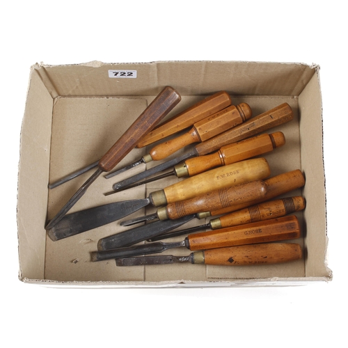 722 - 11 small chisels and carving tools G+