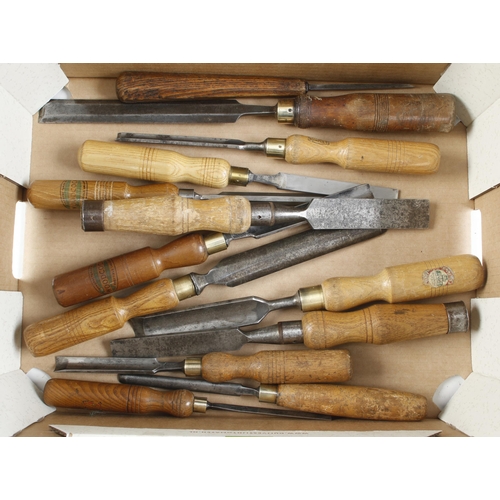 741 - 18 chisels and gouges G