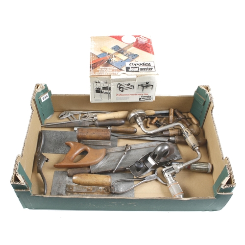 744 - A box of tools G