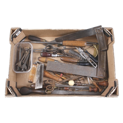 757 - A box of tools G