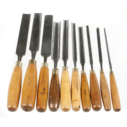 774 - Ten long paring gouges with boxwood handles G+