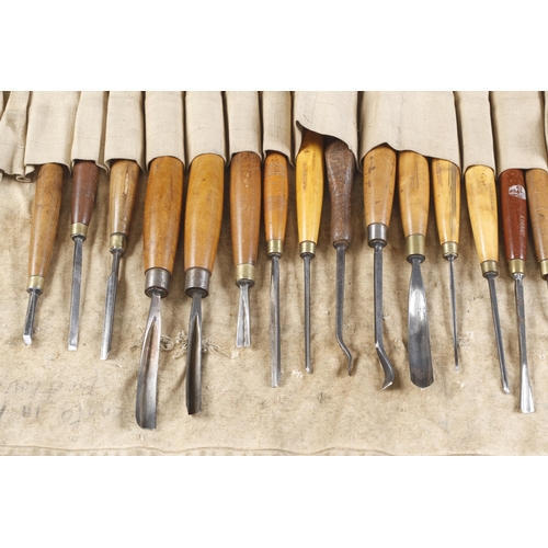 818 - A craftsmans roll of 26 carving tools incl. 6 V grooving tools of different sizes G+