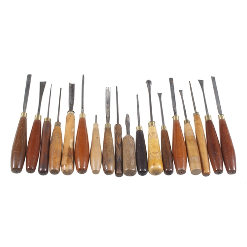 820 - A craftsmans roll of 35 carving tools G+