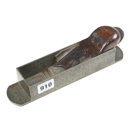 910 - A nice quality iron mitre plane 9