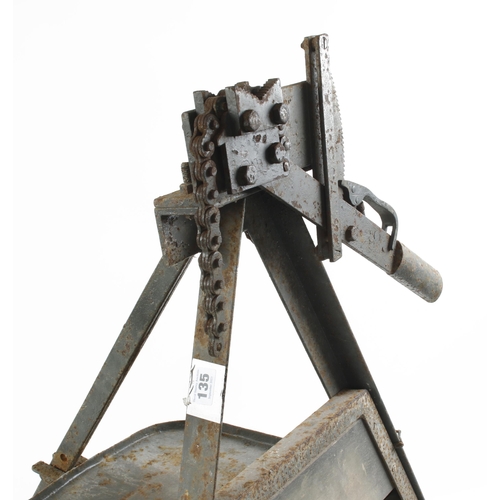 135 - A plumber's folding vice and stand G